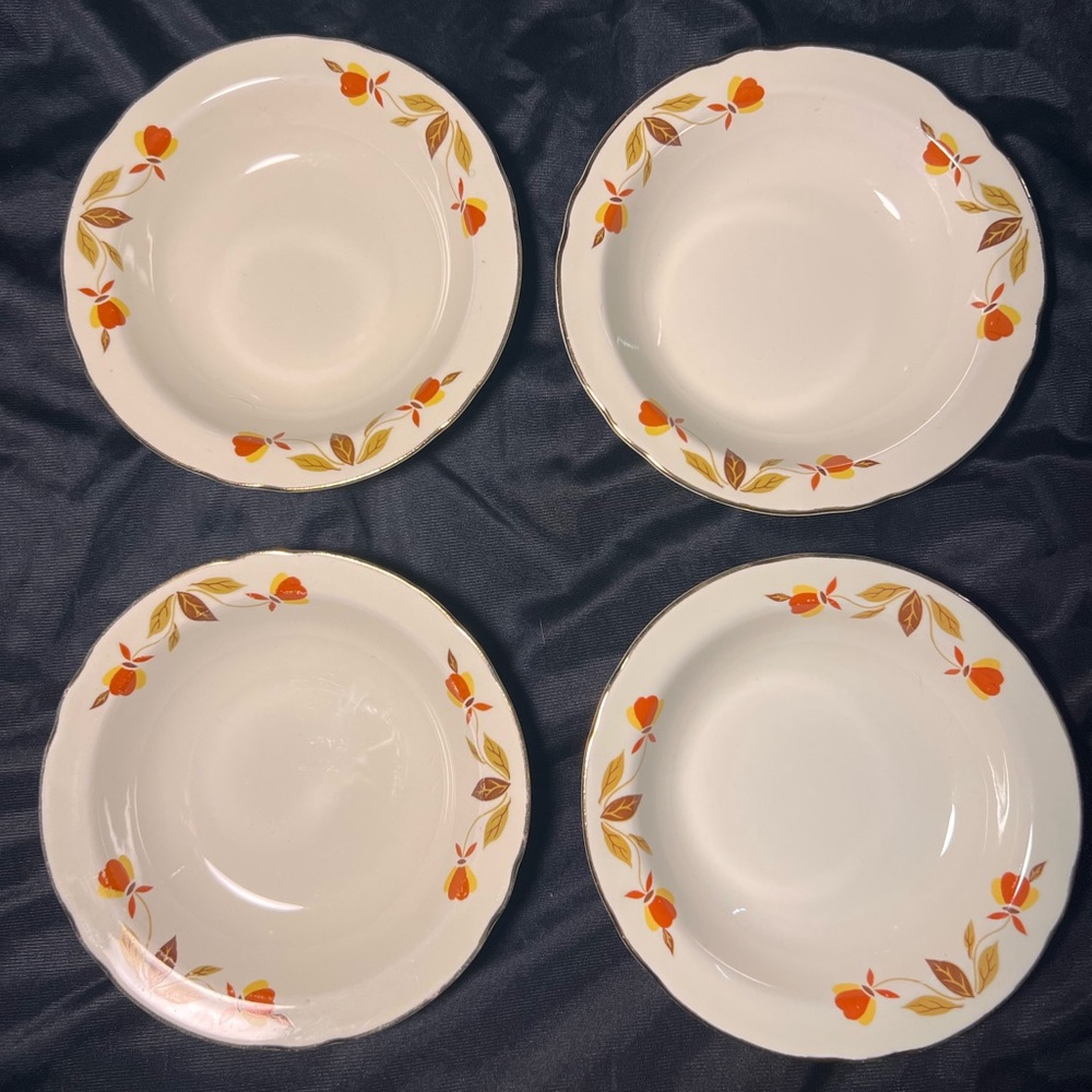 Hall Jewel Tea Autumn Leaf - Set of 4 5 1/2” fruit bowls in excellent condition.
